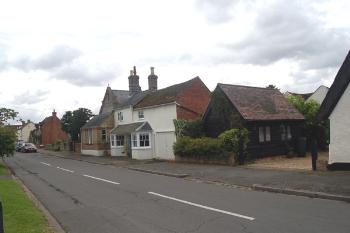 The site of The Queen's Head behind the former chapel in July 2007